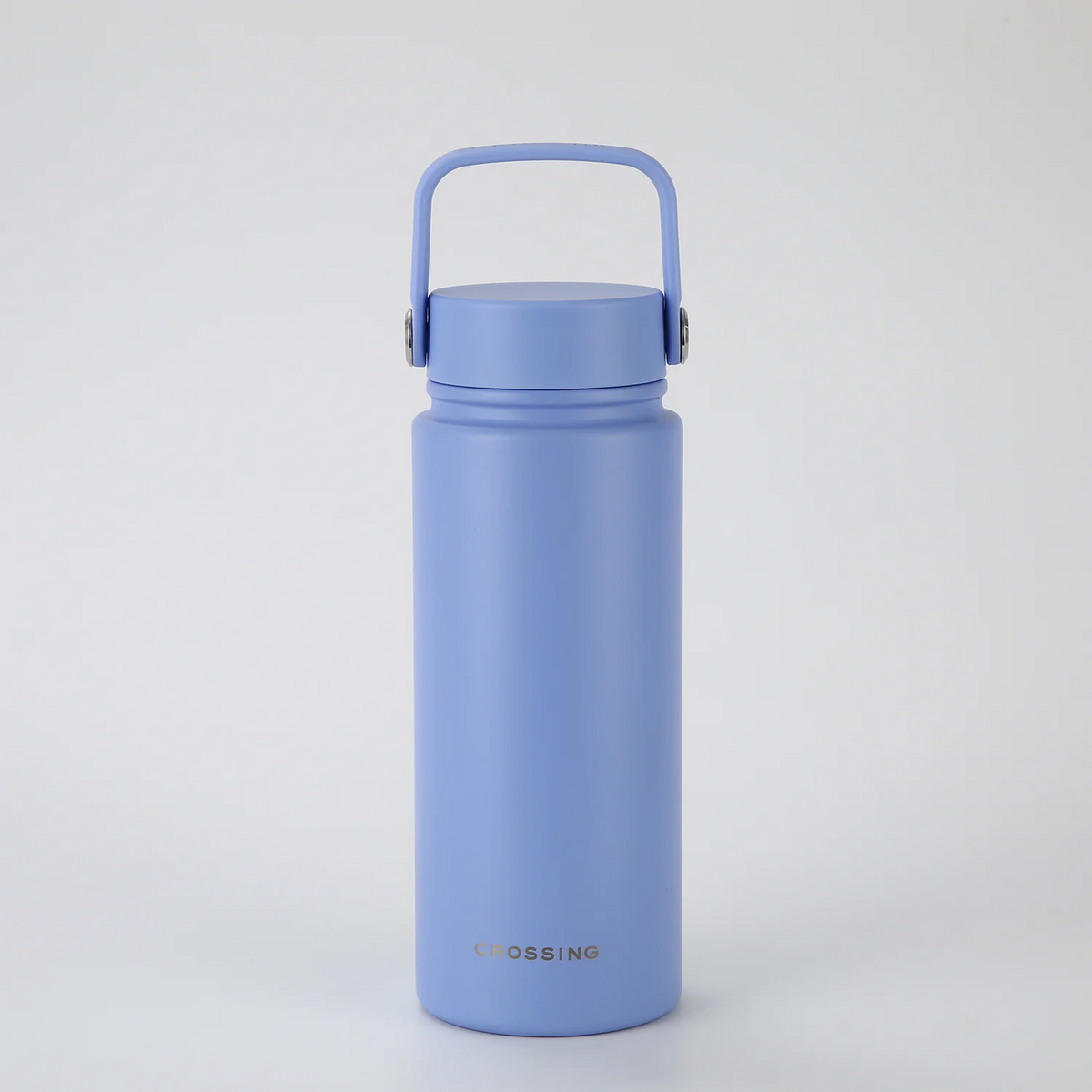 Crossing Urban Ceramic S/S Insulated Flat Cap Bottle With Handle 600ml in blue color, perfect for daily hydration.
